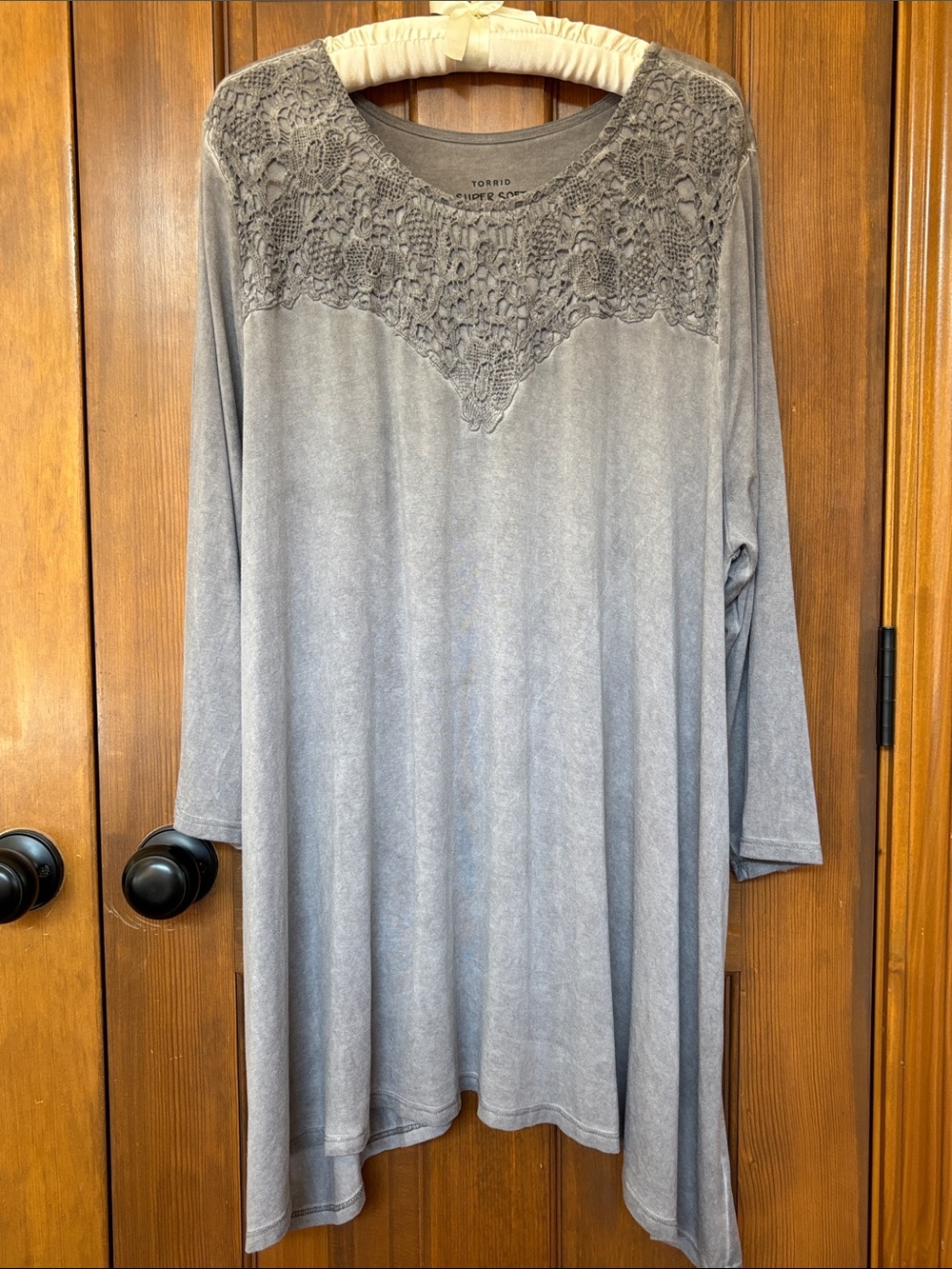 Torrid Super Soft Knit Sharkbite Hem Tunic Top Women’s Size 3 (22-24)